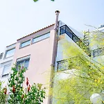 Nikitas & Loft דירה *