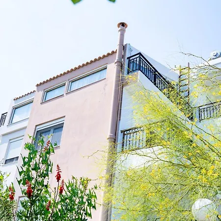 Nikitas & Loft Apartment *